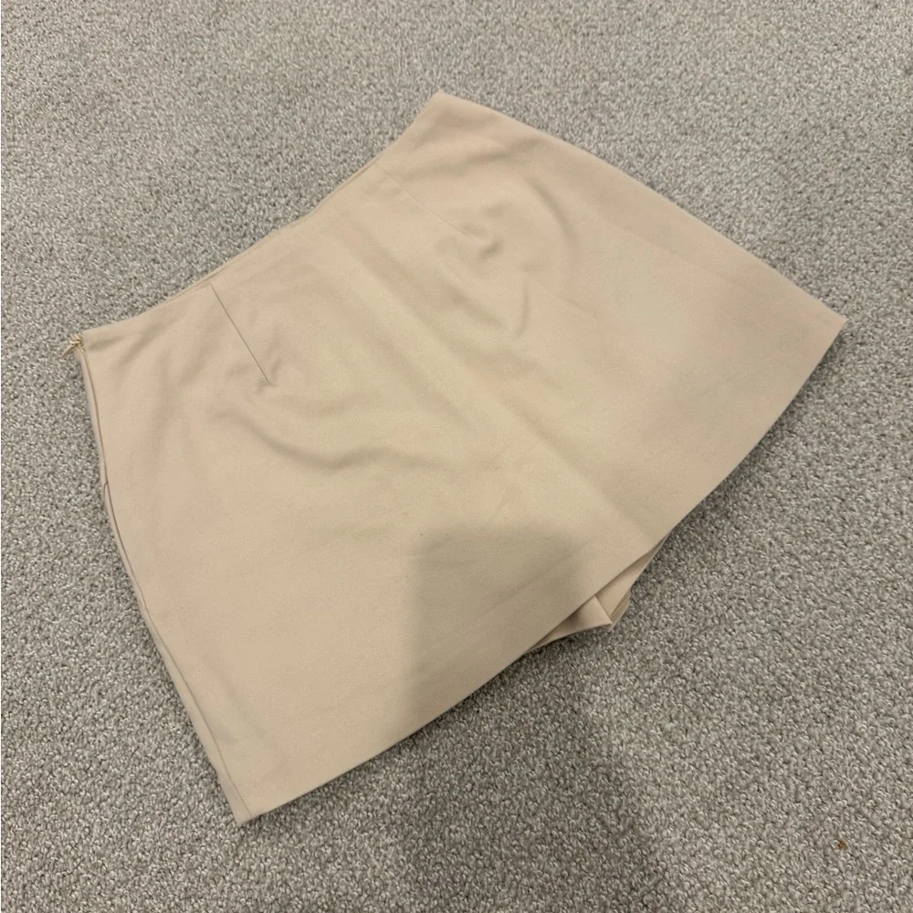 Tan skort 🤍 - Picture 7 of 9